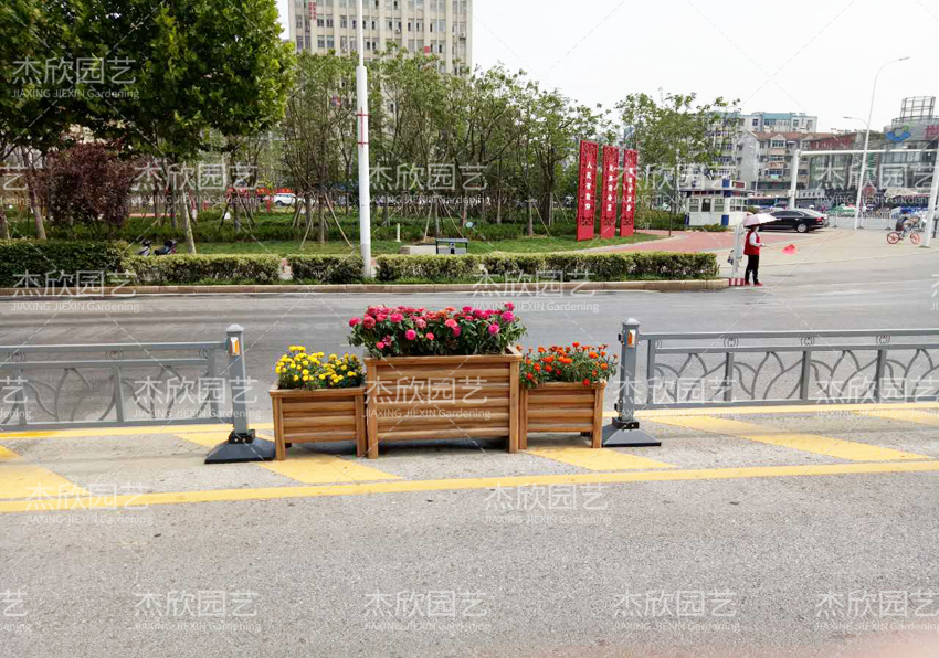 為什么大家都選擇護欄花箱？